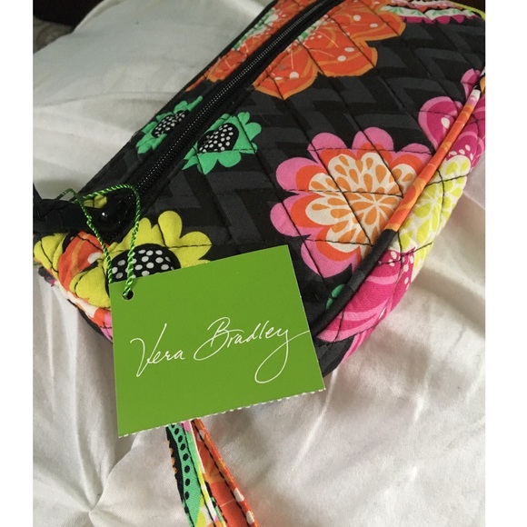 Vera Bradley Handbags - NEW | Vera Bradley Wristlet in Ziggy Zinnia